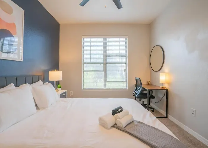 Chic 2bd - Midtown - Gym, Pool, W-d, Parking - Sleeps 8 * Phoenix