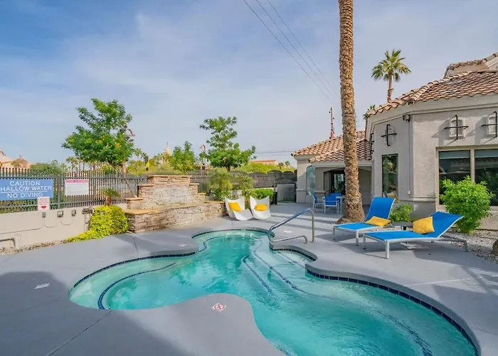 Chic 2bd - Midtown - Gym, Pool, W-d, Parking - Sleeps 8