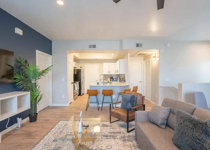 Chic 2bd - Midtown - Gym, Pool, W-d, Parking - Sleeps 8 * Phoenix