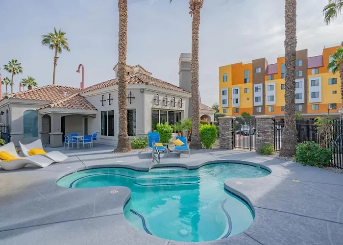 Chic 2bd - Midtown - Gym, Pool, W-d, Parking - Sleeps 8 *